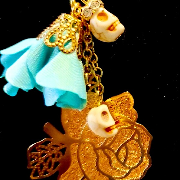 Frock 'n Roll Skull Frills Handcrafted Earrings - Picture 2 of 4